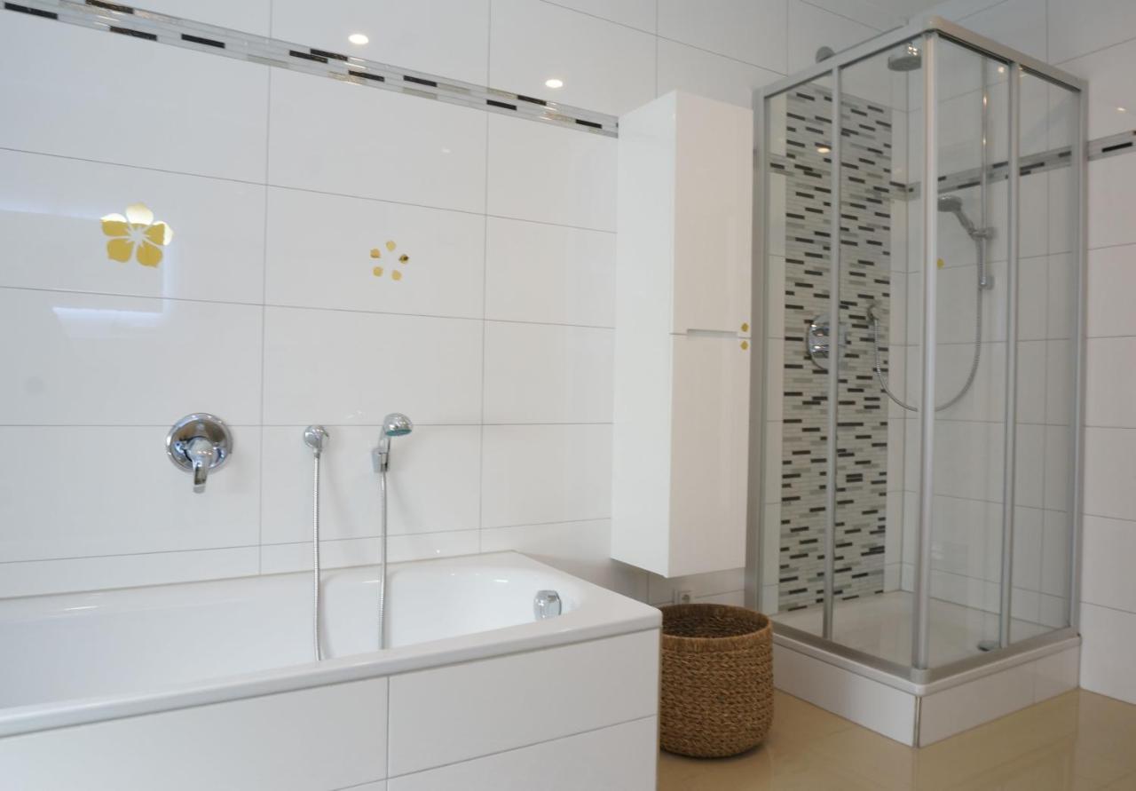 Mein Apartment Flowers Mit Kamin, Bis 10 Personen Frankenthal  Exterior foto